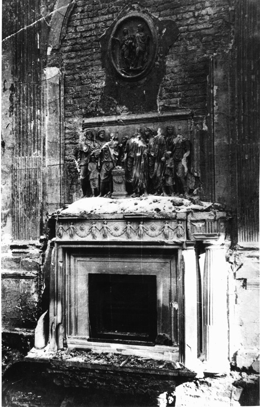 Камин в Белом зале. 1945